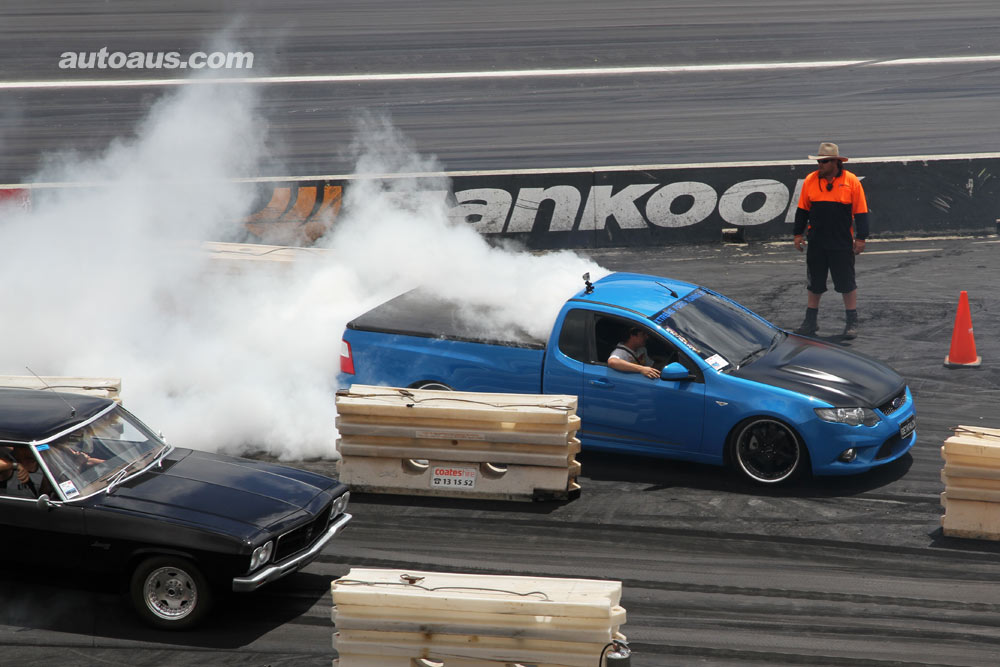 ford-ute-burnout